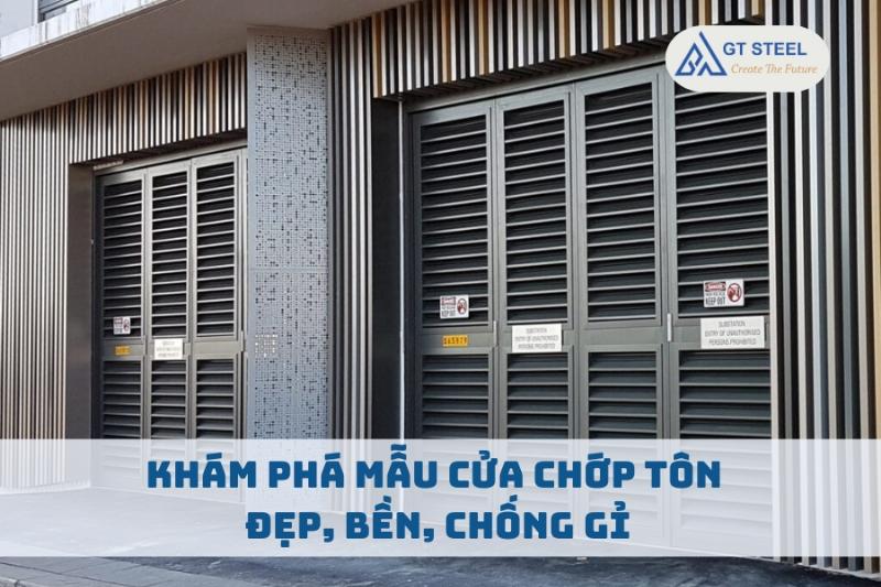 Hình ảnh cửa thép chống cháy được sử dụng trong môi trường công nghiệp, nhấn mạnh tính năng an toàn và bền bỉ.