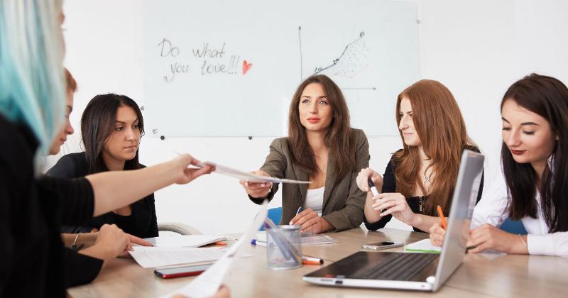 Minh họa mối liên hệ giữa việc hiểu sâu các khái niệm toán học như vn-1-cosx bằng gì với việc phát triển tư duy phân tích, giải quyết vấn đề, sự kiên nhẫn và nền tảng kiến thức vững chắc