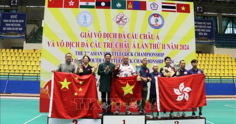 Bản đồ thế giới với các đường mũi tên chỉ sự lan tỏa của văn học Trung Quốc từ Đông Á sang các khu vực khác, thể hiện ảnh hưởng của lịch sử văn học Trung Quốc