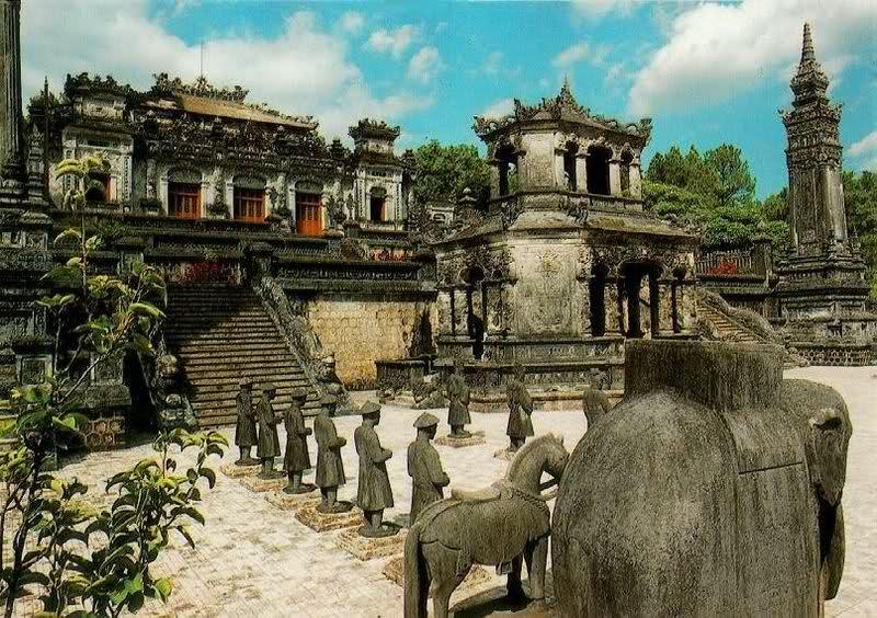 Hình ảnh minh họa phong cảnh hoặc biểu tượng đặc trưng của Nghệ An, kết hợp với các yếu tố liên quan đến phát triển kinh tế xã hội.