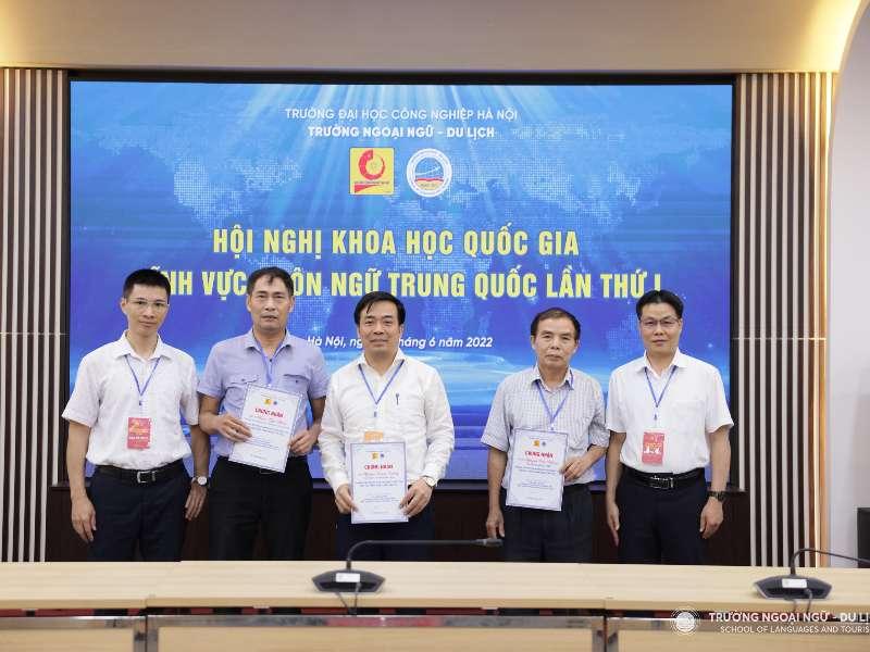 Chuyên gia ngôn ngữ học chia sẻ kinh nghiệm học giáo trình dẫn luận