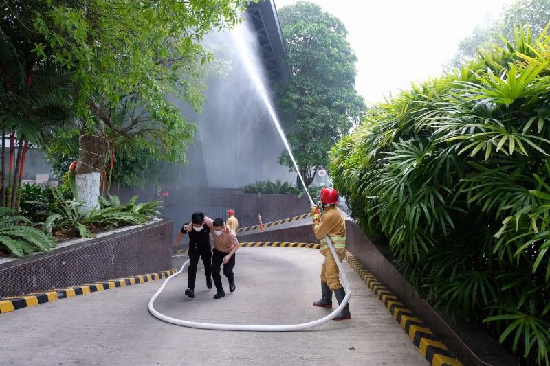 Một buổi diễn tập phương án cứu nạn cứu hộ của cơ sở mẫu số 04 với sự tham gia của nhân viên và lực lượng PCCC