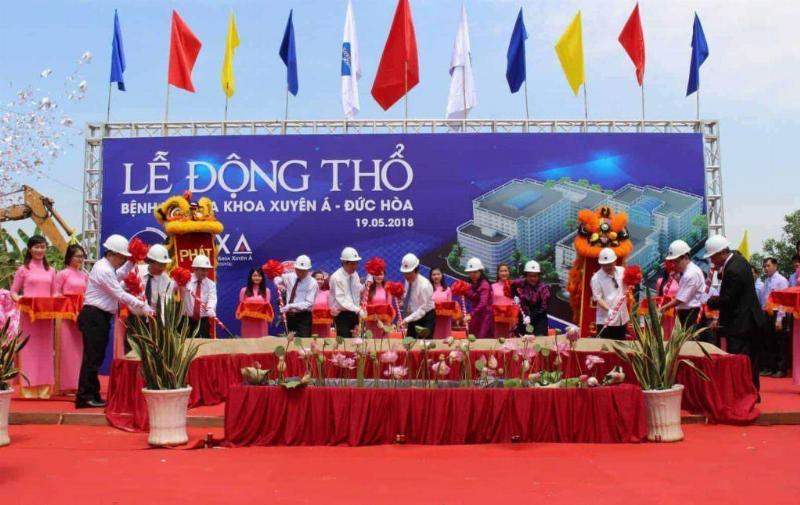 Động Thổ Ngày Tốt Tháng 2 2022 - Hình ảnh nghi lễ động thổ diễn ra trong một ngày đẹp trời.