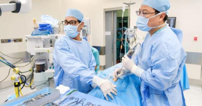 Hinh minh hoa cach giao tiep voi benh nhan bi viem tai giua de hieu qua hon
