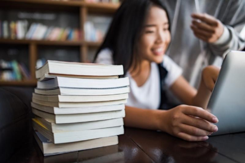 Cách kết hợp b1 preliminary for schools trainer answer key với sách luyện thi khác