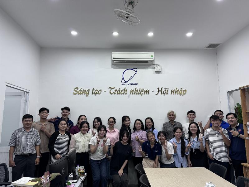 Kết nối kiến thức triết học và kỹ năng làm báo cáo thực tập của sinh viên