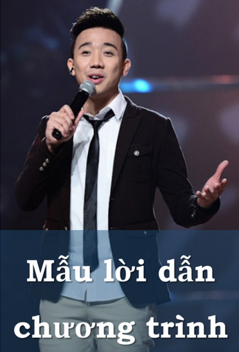 Người dẫn chương trình văn nghệ đám cưới chuẩn bị kịch bản, micro và tự tin trước khi bắt đầu