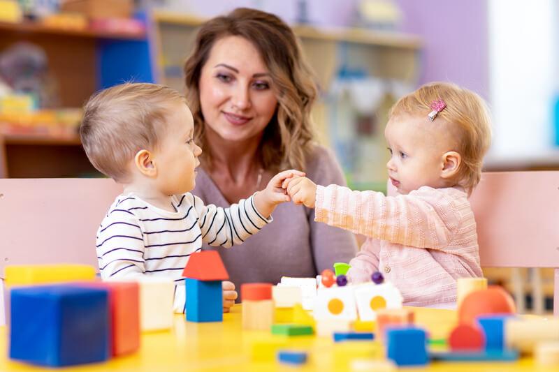 Hinh anh minh hoa cac nguon tai lieu tham khao ve phuong phap Montessori