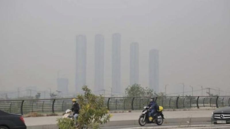 Ô Nhiễm Không Khí: Hình ảnh thành phố bị bao phủ bởi khói bụi.