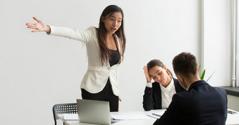 Tiểu Luận Phong Cách Lãnh Đạo: Kim Chỉ Nam Thành Công Hay Con Dao Hai Lưỡi?