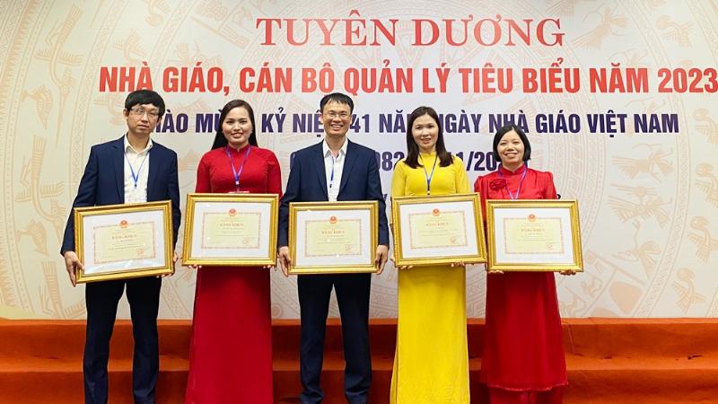 Hình ảnh minh họa về tình duyên của nữ 1982 năm 2023