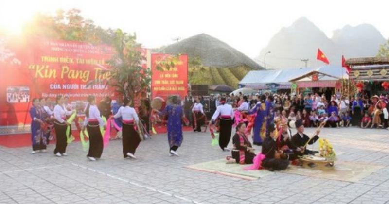 Lồng ghép yếu tố văn hóa và ngôn ngữ địa phương Việt Nam vào báo cáo thực tập ngành Ngôn ngữ Anh giúp bài viết thêm độc đáo và sâu sắc.
